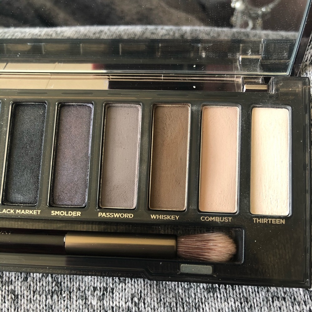 Naked Smoky Eyeshadow Palette - Picture 3 of 7